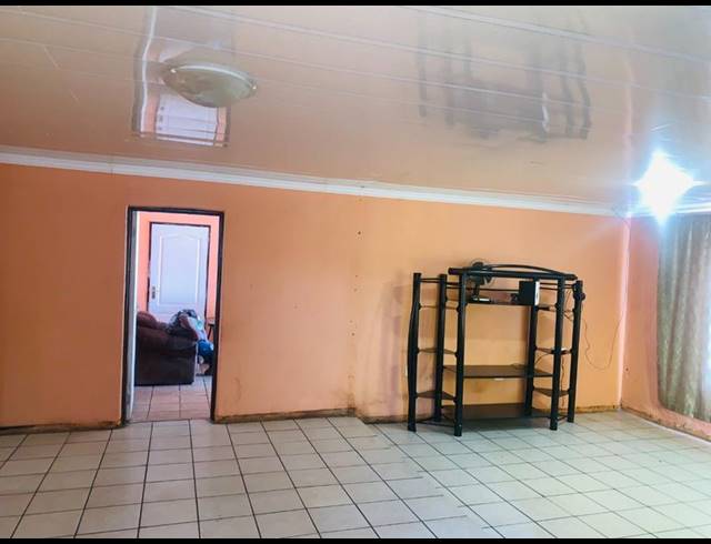 3 BEDROOM HOUSE FOR SALE IN HILLS VIEW